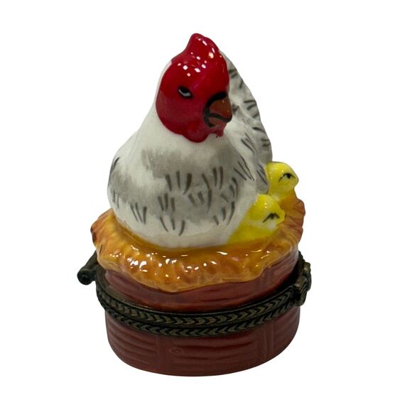 Porcelain Hen and Chicks Hinged Trinket Box. KK545 - Picture 4 of 6